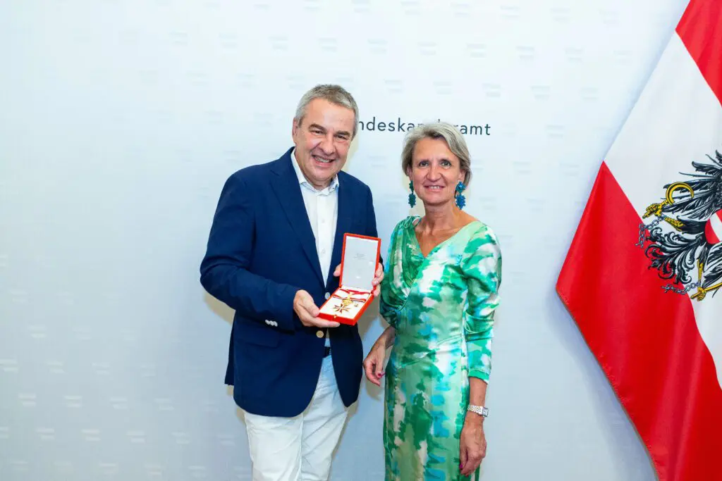 Norbert Schnedl mit dem Großen Goldenen Ehrenzeichen für Verdienste um die Republik Österreich ausgezeichnet