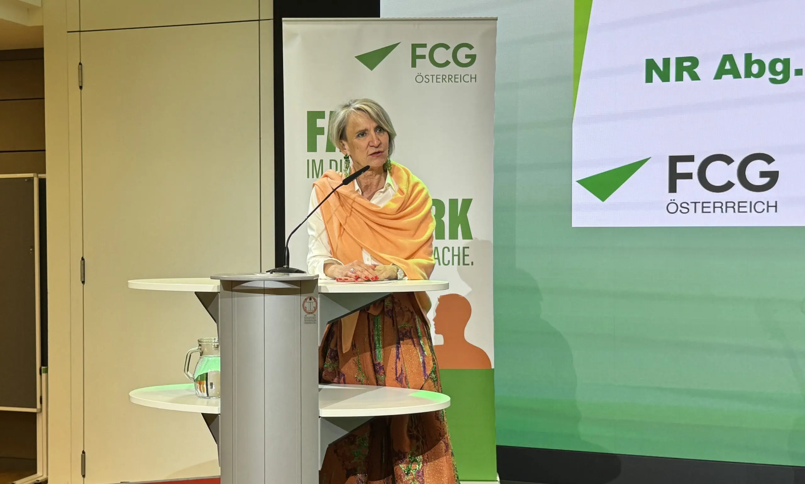 FCG-Bundesvorsitzende Deckenbacher gratuliert Johann König zum Wahlerfolg bei der LAK-Wahl in Salzburg