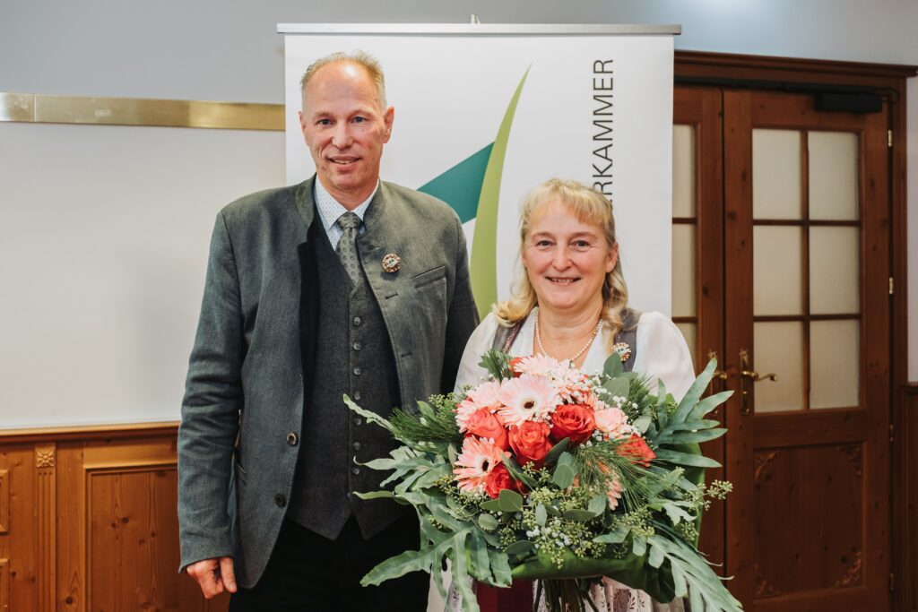 FCG-Bundesvorsitzende Deckenbacher gratuliert Johann König zum Wahlerfolg bei der LAK-Wahl in Salzburg